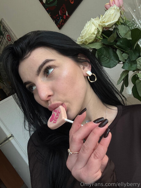 Nagie wyciekłe zdjęcie OnlyFans od Ellyberry