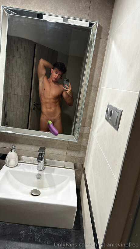 Christianlevine Straight