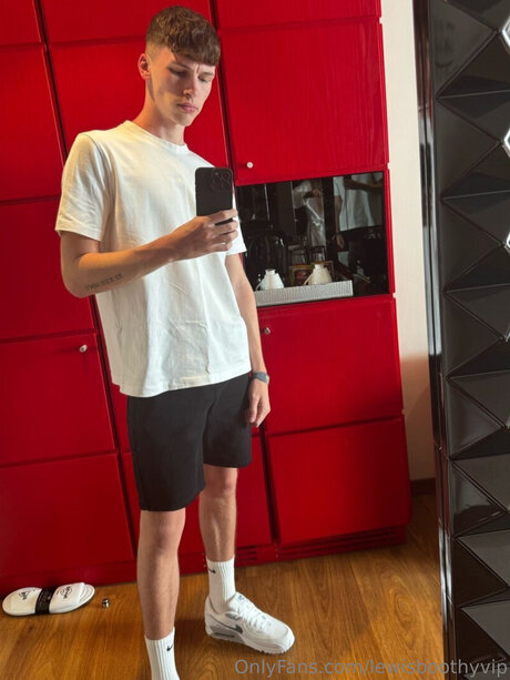 Lewisboothyvip