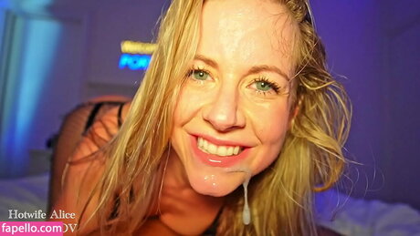 Nagie wyciekłe zdjęcie OnlyFans od Hotwifealice