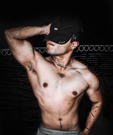 Nagie wyciekłe zdjęcie OnlyFans od Mike