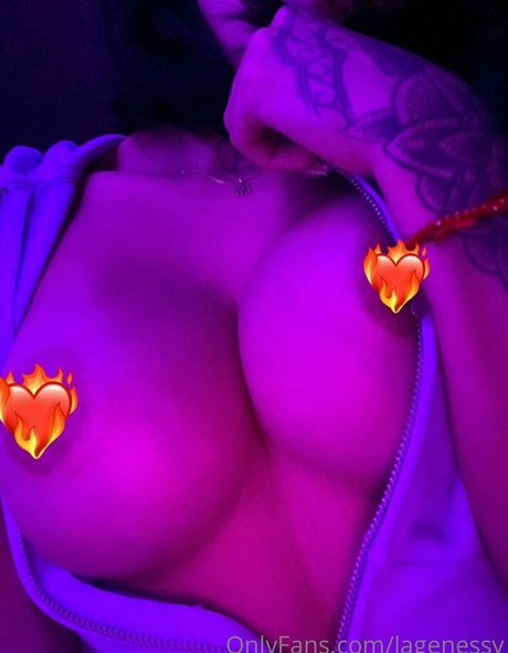 Nagie wyciekłe zdjęcie OnlyFans od Genessy