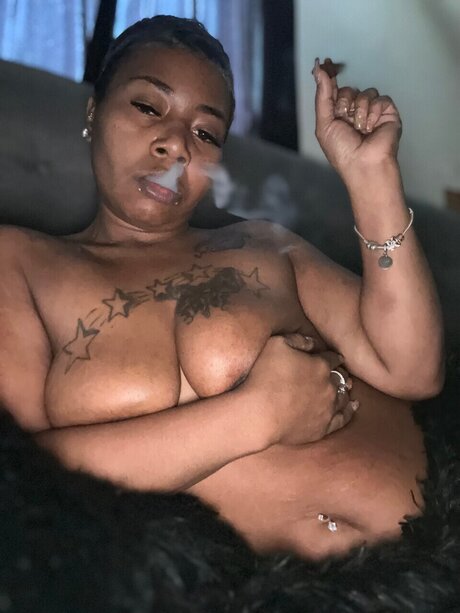 Nagie wyciekłe zdjęcie OnlyFans od Honeycoated Pyro