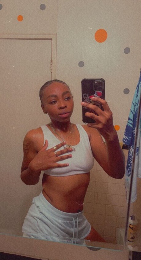 Nagie wyciekłe zdjęcie OnlyFans od Kartier