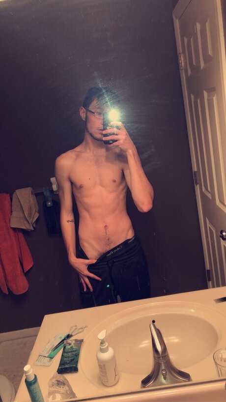 Nagie wyciekłe zdjęcie OnlyFans od Tyler Fererra