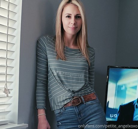 Petite_angelxoxo