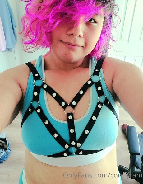 Nagie wyciekłe zdjęcie OnlyFans od Comfyram