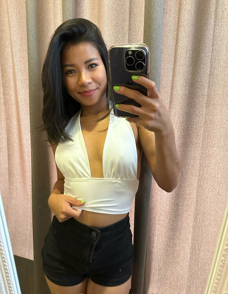 Nagie wyciekłe zdjęcie OnlyFans od Petiteasianchaya