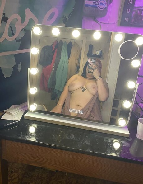 Nagie wyciekłe zdjęcie OnlyFans od Rainbowfundipp