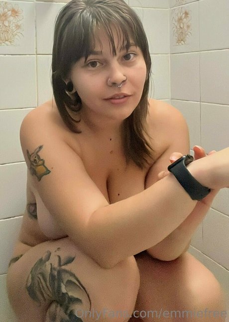 Nagie wyciekłe zdjęcie OnlyFans od Emmiefree