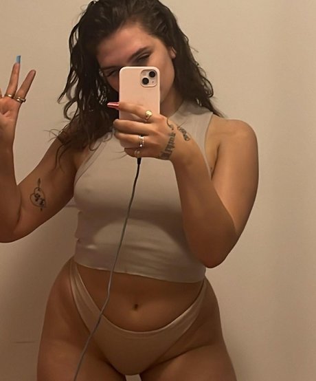 Nagie wyciekłe zdjęcie OnlyFans od Mae Muller