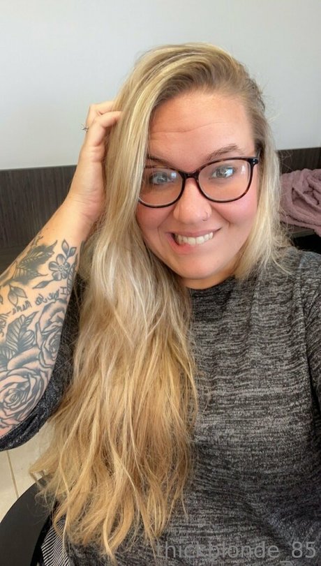 Nagie wyciekłe zdjęcie OnlyFans od Thickblonde85