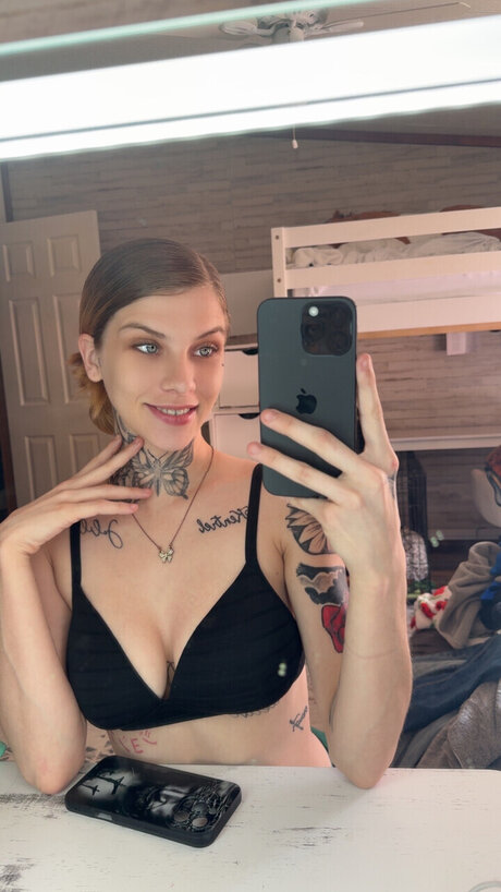 Nagie wyciekłe zdjęcie OnlyFans od Lyssaa 