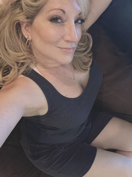 Nagie wyciekłe zdjęcie OnlyFans od Yourneighborhoodmom