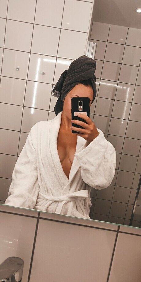 Nagie wyciekłe zdjęcie OnlyFans od Swedishskimaskgirl