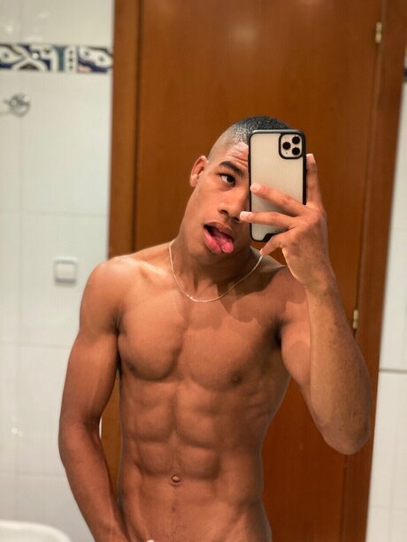 Nagie wyciekłe zdjęcie OnlyFans od Elkin