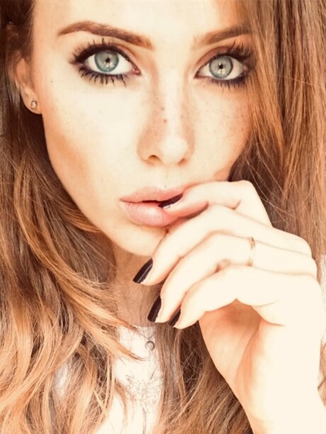 Nagie wyciekłe zdjęcie OnlyFans od Assia Leone
