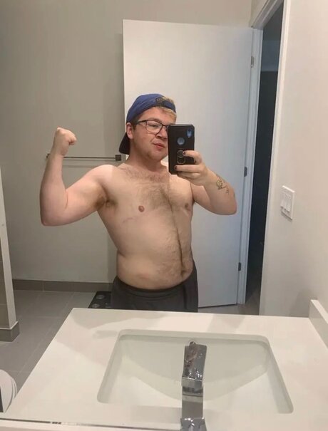 Nagie wyciekłe zdjęcie OnlyFans od Adam