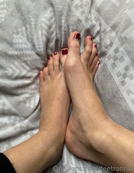 Nagie wyciekłe zdjęcie OnlyFans od Feetronnie