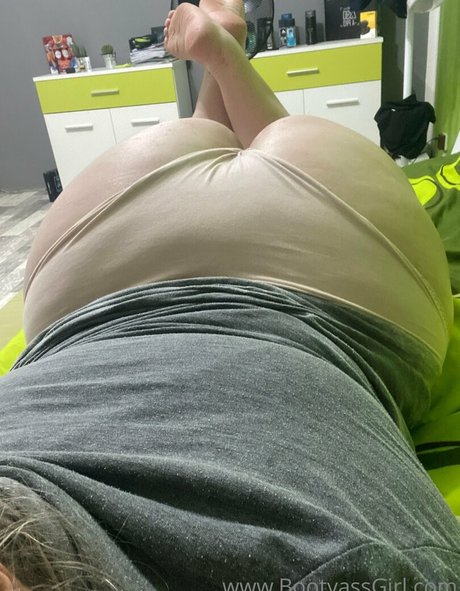 Bootyassgirl