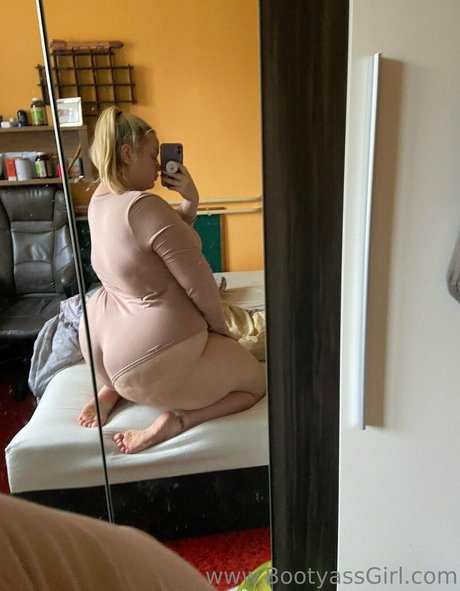 Bootyassgirl