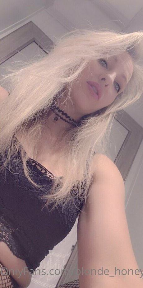 Blondehoney22