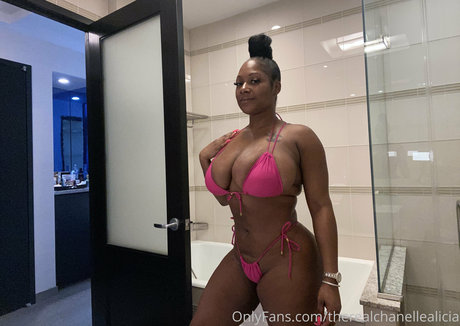 Therealchanellealicia