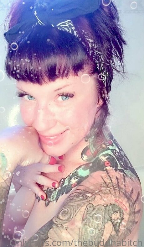 Nagie wyciekłe zdjęcie OnlyFans od Thebuddhabitch
