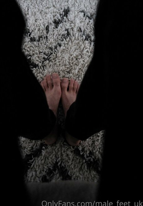 Male_feet_uk