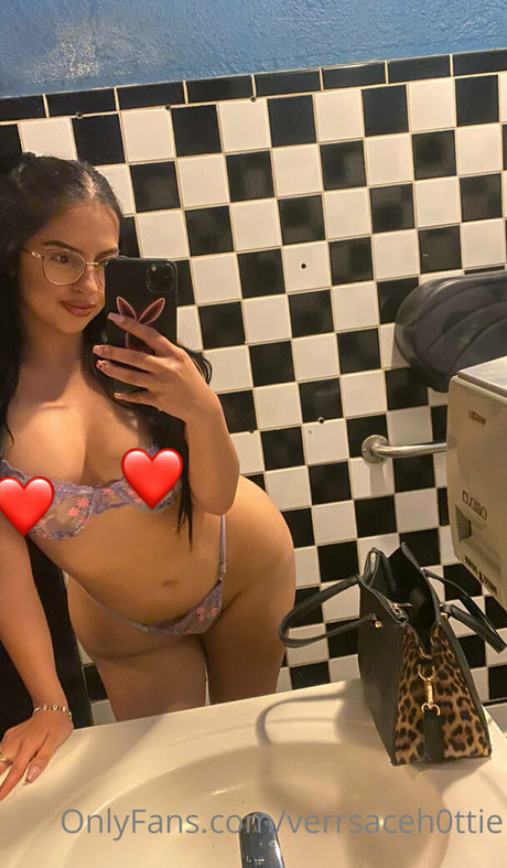Nagie wyciekłe zdjęcie OnlyFans od Verrsaceh0ttie