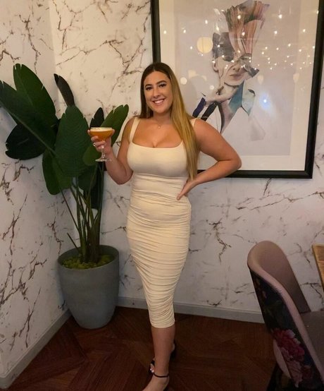 Nagie wyciekłe zdjęcie OnlyFans od The Blue Dress Girl