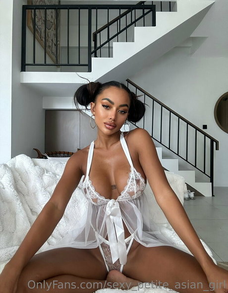 Sexy_petite_asian_girl