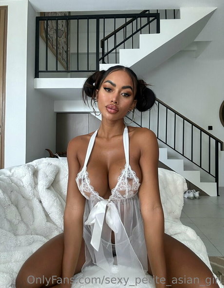 Sexy_petite_asian_girl