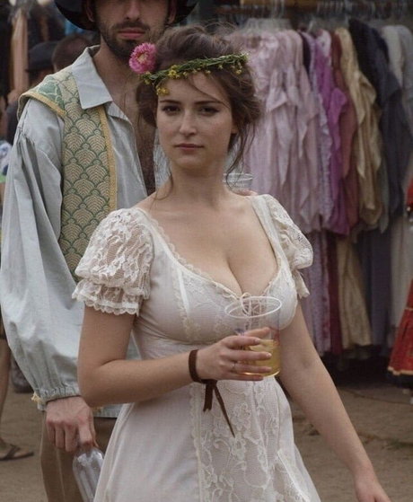 Milana Vayntrub