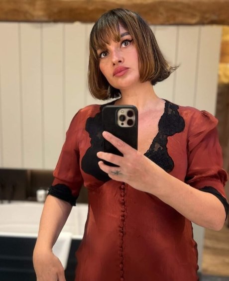 Gizzi Erskine