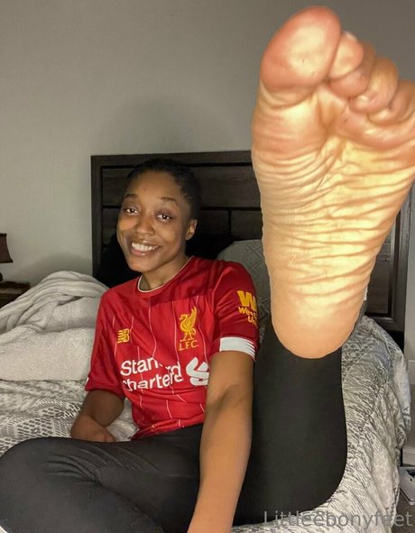 Littleebonyfeet