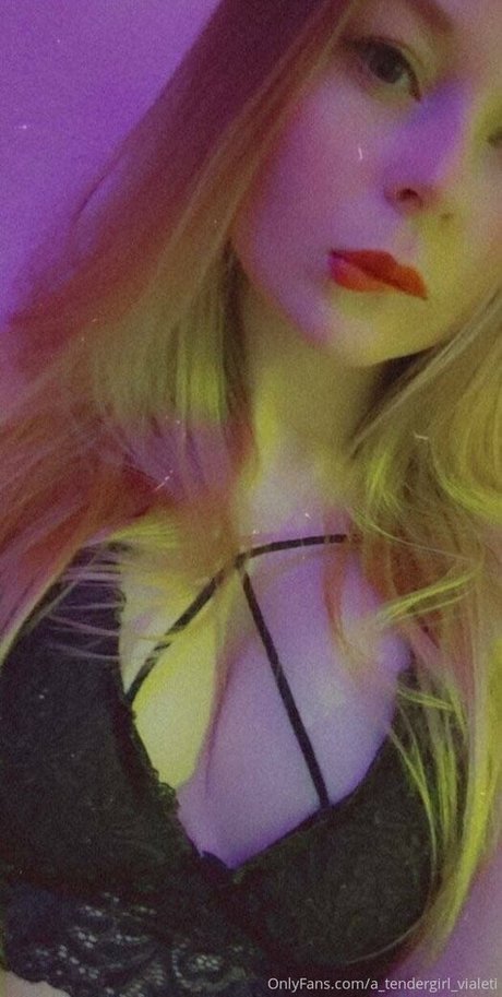 A_tendergirl_vialeti