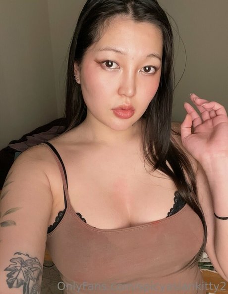 Nagie wyciekłe zdjęcie OnlyFans od Spicyasiankitty2