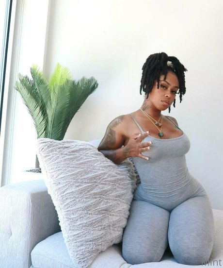 Therealbombshellmint