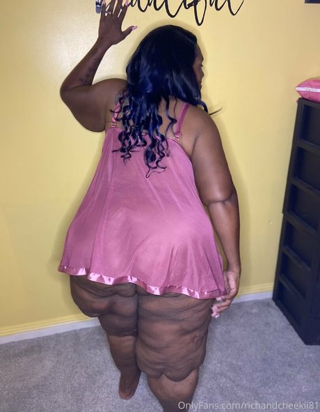 Nagie wyciekłe zdjęcie OnlyFans od Cheekiifemme
