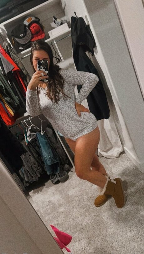 Brunettebombshell13