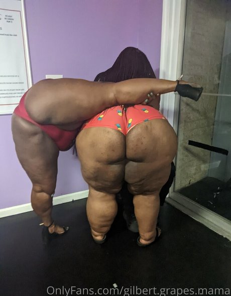 Nagie wyciekłe zdjęcie OnlyFans od Gilbertgrapesmama