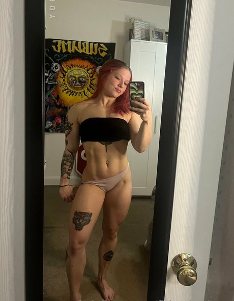 Nagie wyciekłe zdjęcie OnlyFans od Fitbycharlotte