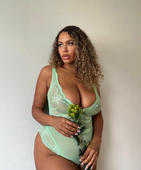 Nagie wyciekłe zdjęcie OnlyFans od Chanelle Mauricette