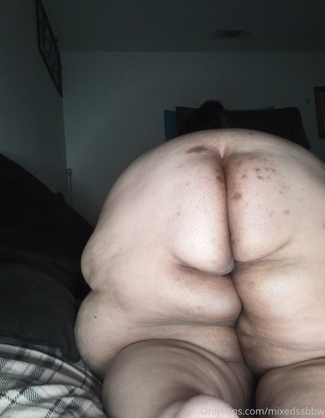 Nagie wyciekłe zdjęcie OnlyFans od Mixedssbbw